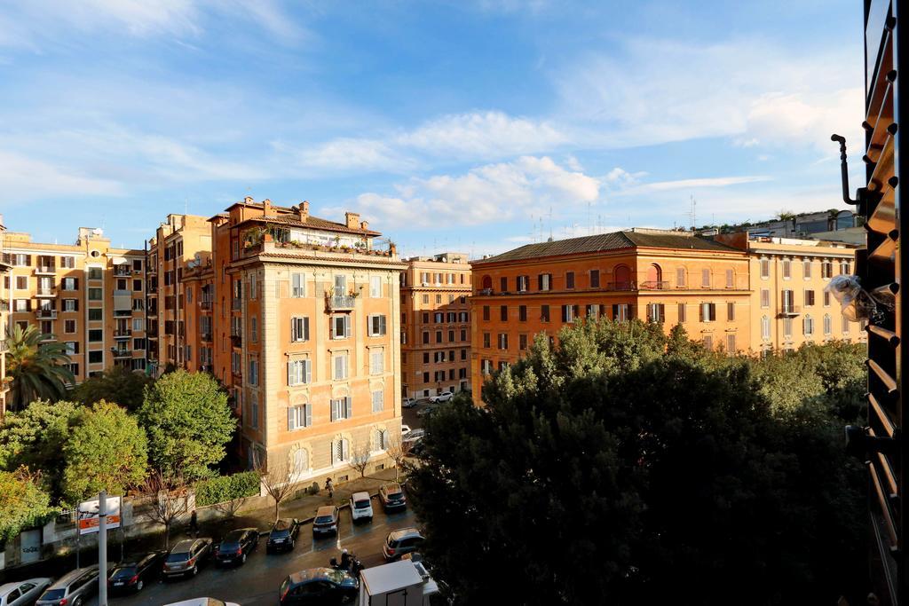 Piazza Capponi * Roma