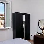 Piazza Capponi Apartment