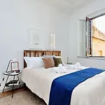 Piazza Capponi Apartment