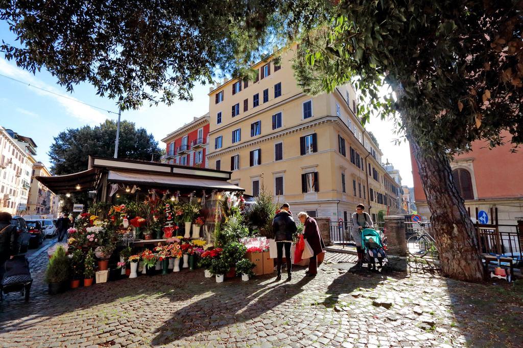 Piazza Capponi * Roma